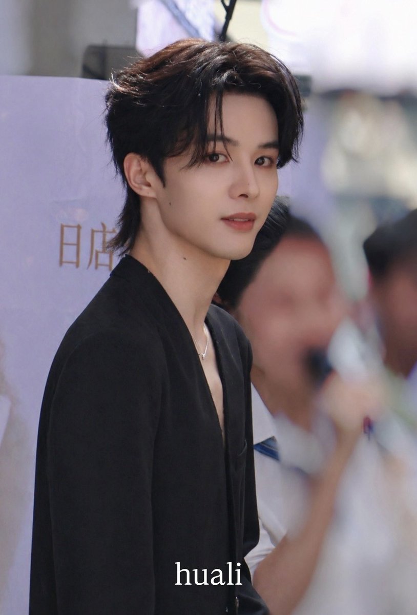 260425 东方墨兰 1日店長
🖤✨✨️✨️
#CHENJIANYU #陈建宇 #천지안위 #チェンジェンユ #ジェンユ #เฉินเจี้ยนอวี่ #DeDe