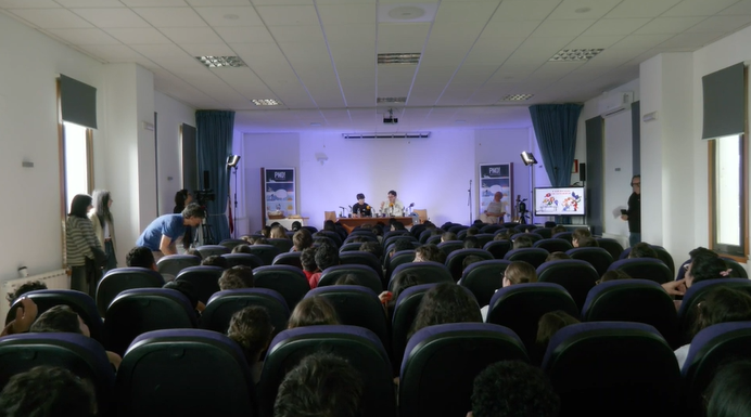 pontenasondas's tweet photo. 🗣️🎙️🎉 Ao ritmo da música de Magín Blanco, e co retrouso “Cea que bonito é!”. Xa en directo o #radiovisual do patrimonio con PNO!  #PatrimonioInmaterial #PatrimoniodeFuturo 👏👏👏

🎥 Podedes seguir a emisión desde a web de PNO! 📲 https://t.co/BFf8A447SM
