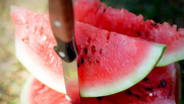 NDTVFood's tweet image. Is Eating Watermelon At Night Dangerous? We Asked Experts
food.ndtv.com/health/is-eati…
#watermelon #night #health