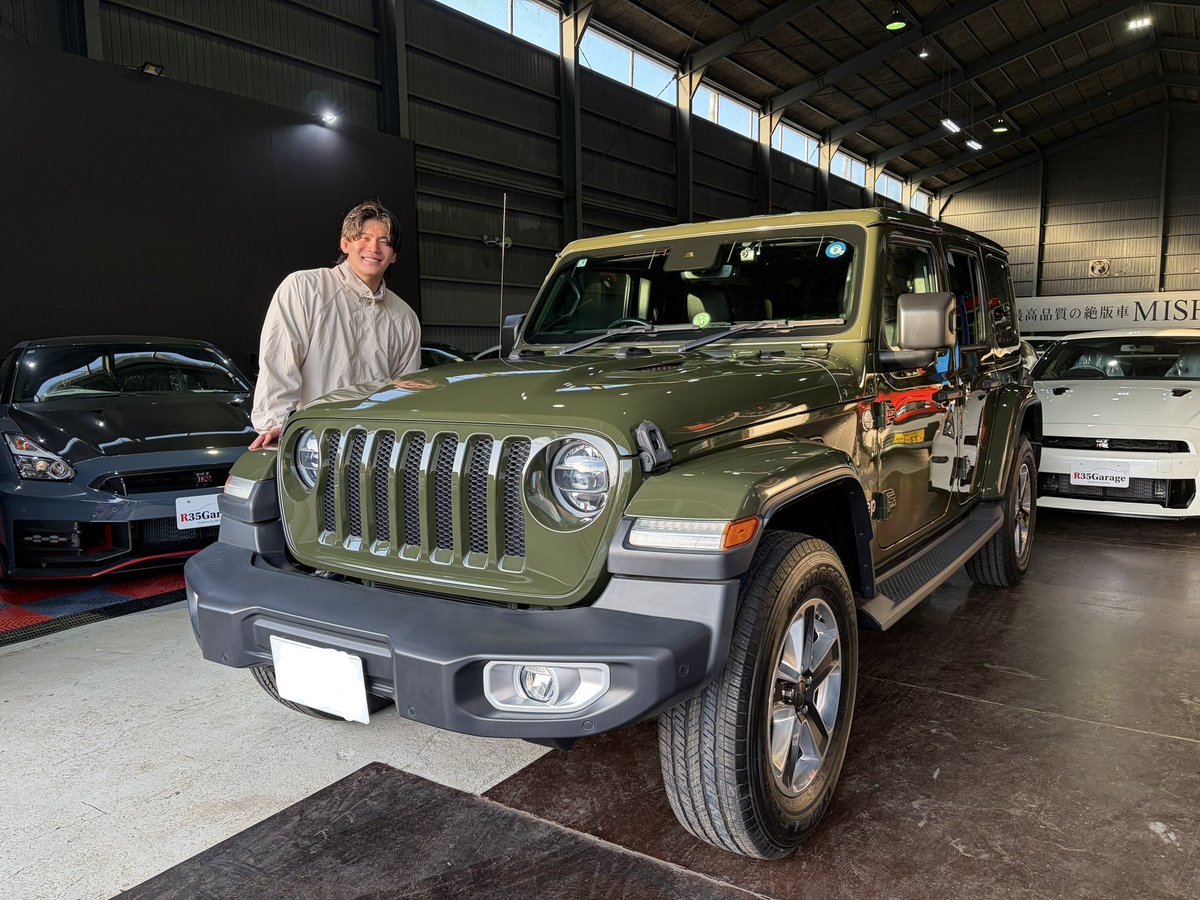 anzai_AJPW's tweet photo. ずっと憧れだったJeep Wranglerを納車しました！！！！！

全国200台限定サージグリーン！

かっこいい男にはかっこいい車が似合いますね

#ajpw #カーベル https://t.co/UrvFf3vwUq