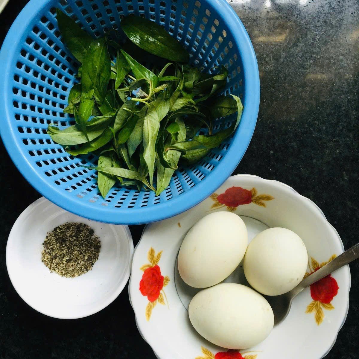 Nguyenfuli0806's tweet photo. Những lúc thế này (xui rủi bị TKT) thì anh chị em Vi���t Nam cần giải pháp như hình nha.
Tôi mỗi lần 3 quả thôi, có lần thấy có ông 10 quả luôn 🙏
Anh chị em mỗi lần bao quả?
#xaxuicucmanh #vietnamfood #ngon https://t.co/yh13yq1wm0