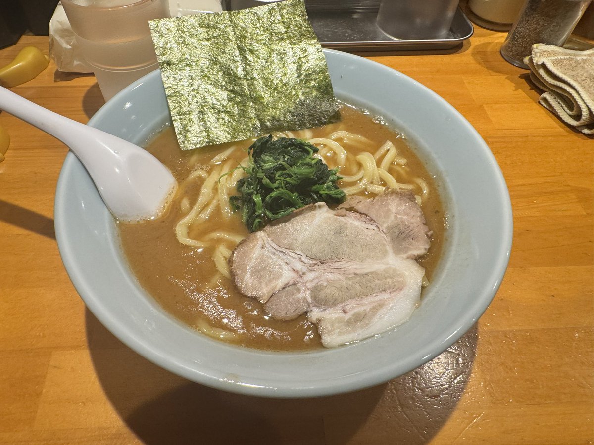 鬼リピしてたラーメン屋久々に来た。
随分期間あいたのに久しぶりやねって声掛けて話してくれる店長、嬉しいね。