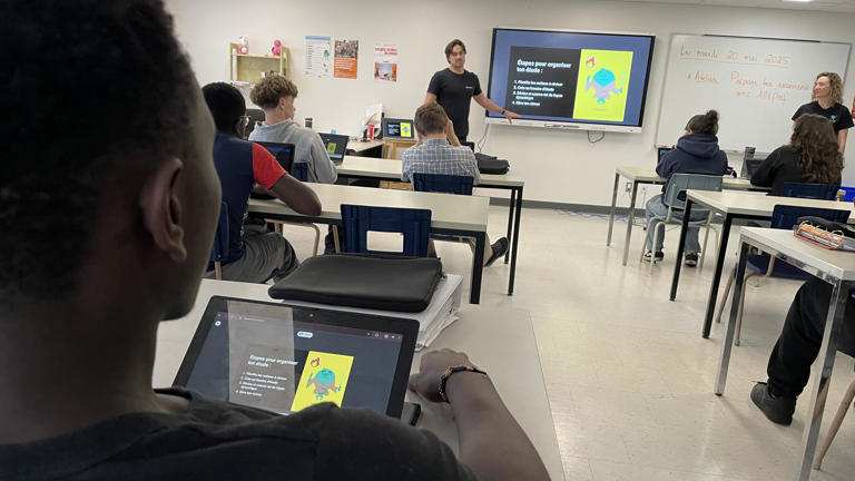 ckzw's tweet image. Radio Canada
Alloprof bonifie son programme de révision pour les examens du ministère au secondaire
msn.com/fr-ca/actualit…
#Alloprof #programme #revision #examens #ministere #CKZW #lesongospelduQuebec