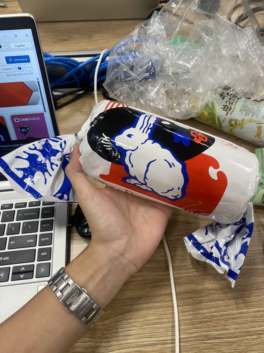 ardyagoesto's tweet photo. Someone just got back from Shanghai 🍫 https://t.co/Evgh5TdhGE