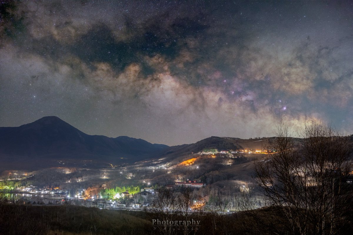 点々と光る街明かりが綺麗な白樺湖の夜景