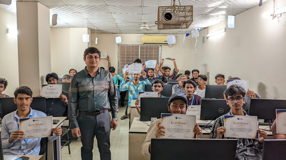 DaffodilTe603's tweet image. World Health &amp;amp; Safety Day উপলক্ষে DTI Architecture Dept. আয়োজন করেছে “Safe Steps for a Better Tomorrow” ওয়ার্কশপ। 🏗️
শিক্ষার্থীরা স্বাস্থ্য ও নিরাপত্তা বিষয়ে বাস্তবমুখী জ্ঞান অর্জন করেছে।
#DTI #HealthAndSafety #Workshop