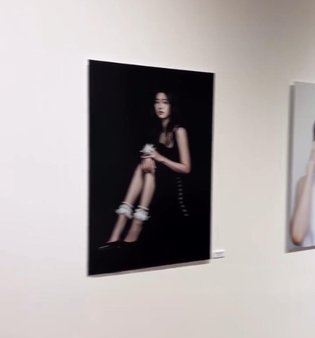 jungsominbr's tweet photo. É UMA DEUSA! ❤️‍🔥 Jung Somin em fotos exibidaas na exposição fotográfica ‘Face to Face’, colaboração entre o fotógrafo coreano Kim Yeong-jun e a diretora de arte japonesa Yoshida Yuni. 

🖇️ https://t.co/LBnukwZmJQ 

— #JungSomin #정소민 https://t.co/KdAmNa4gUm