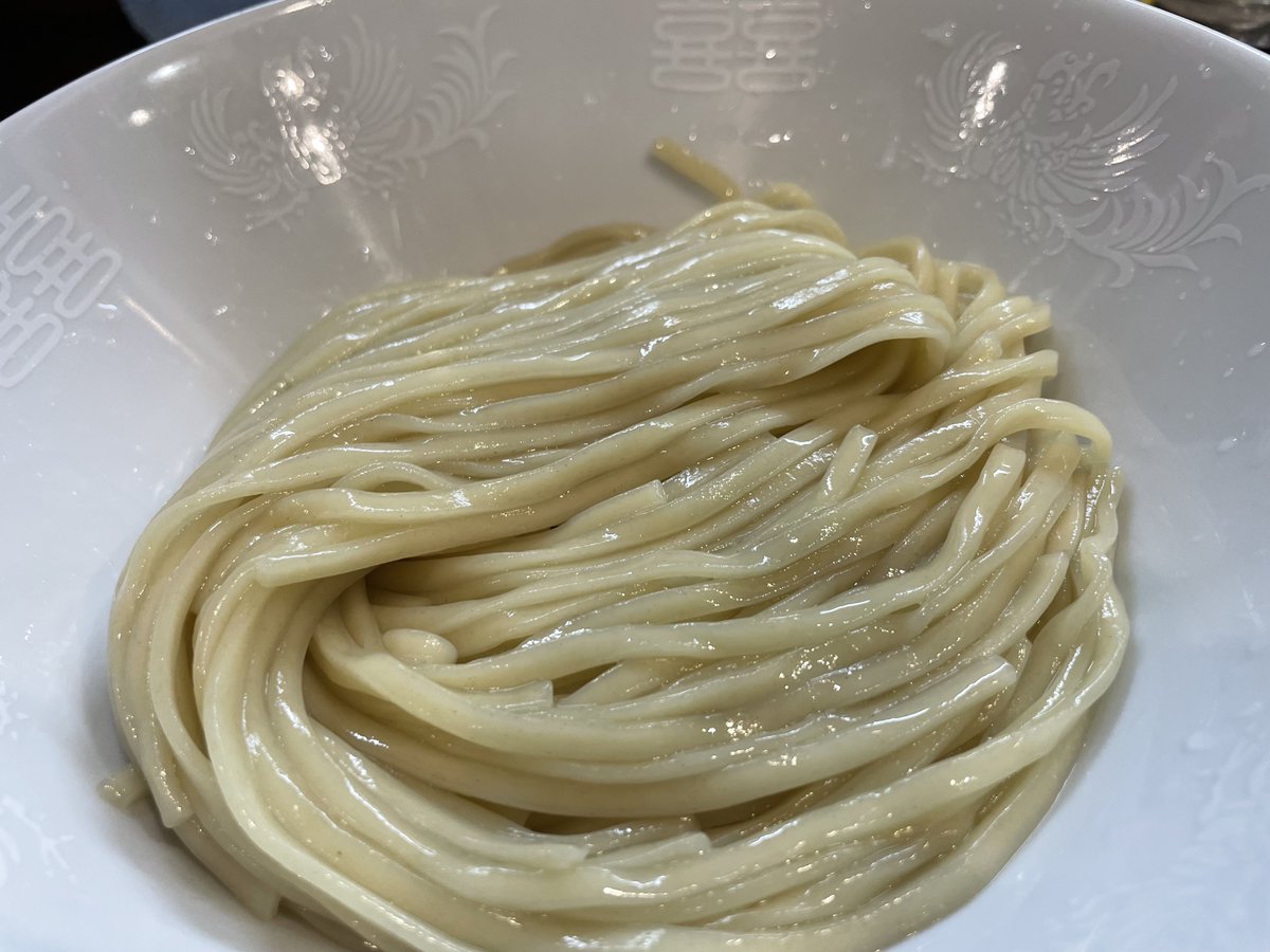pe297's tweet photo. 自家製麺 うるち @田原町
うますぎてついうっかり2杯食いしてもうた https://t.co/IlSwY1ewMn