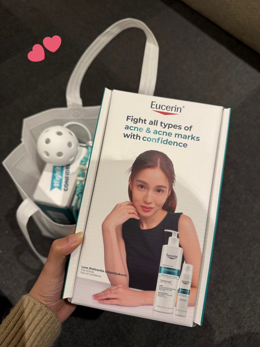 JL_1003am2's tweet photo. Finally get my box sets. 🥳💖

Thank you, @Eucerinmy ✨

Also thanks to @StoreKkaebsong for helping with the purchase. 🙏🏻 Anyone who wants to buy it also can DM and ask for details~✨❤️

#EucerinMY #Eucerin 
#EucerinDermoPureClinical
#loverrukk #มินิฮาร์ทของเลิฟ https://t.co/Olo1ERG5TF