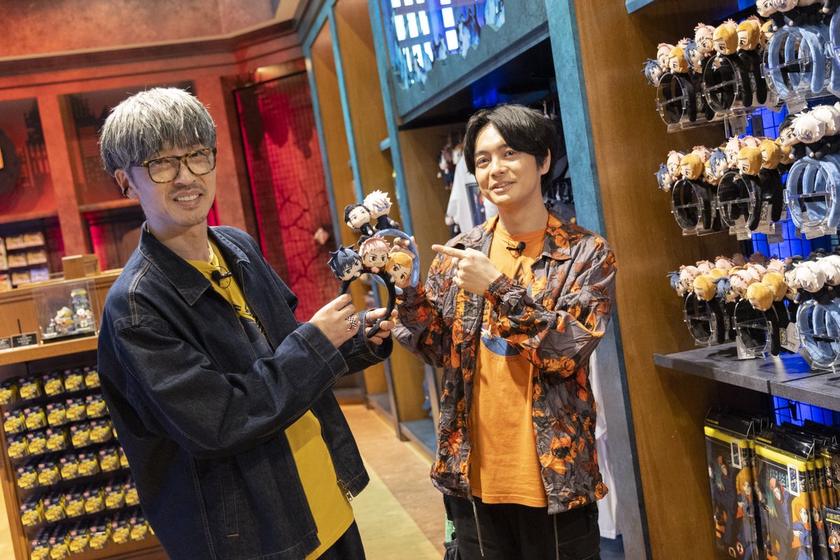 ◤
　　 『#呪術廻戦』× #USJ コラボ実施中!!
榎木淳弥さんと櫻井孝宏さんの体験写真を公開!!
　　　　　　　　　　　　　　　　　　　　　◢

現在開催中のUSJと呪術廻戦のコラボに
先日榎木淳弥さんと櫻井孝宏さんが
実際体験された様子を一部公開!!

また5月11日(月)より、