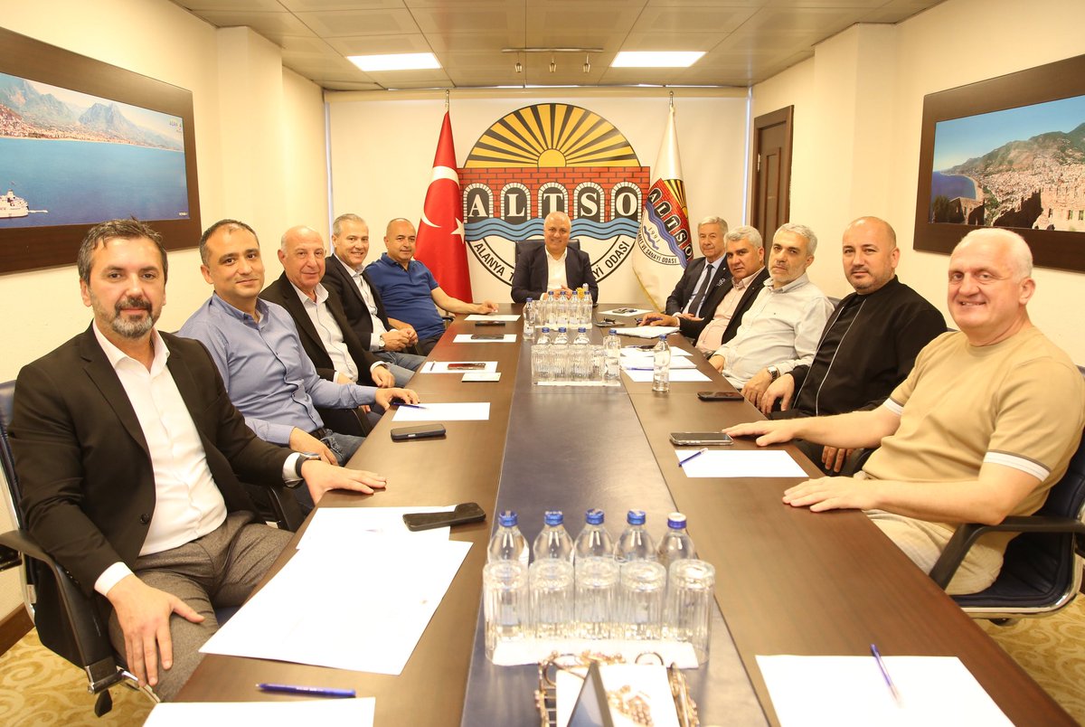 erayerdemalanya's tweet photo. Haftalık olağan yönetim kurulu toplantımızı gerçekleştirdik.
Toplantımızda aldığımız kararlar Güzel Alanya’mıza hayırlı uğurlu olsun.
#alanya #altso #yönetim https://t.co/r03KnEUBMk