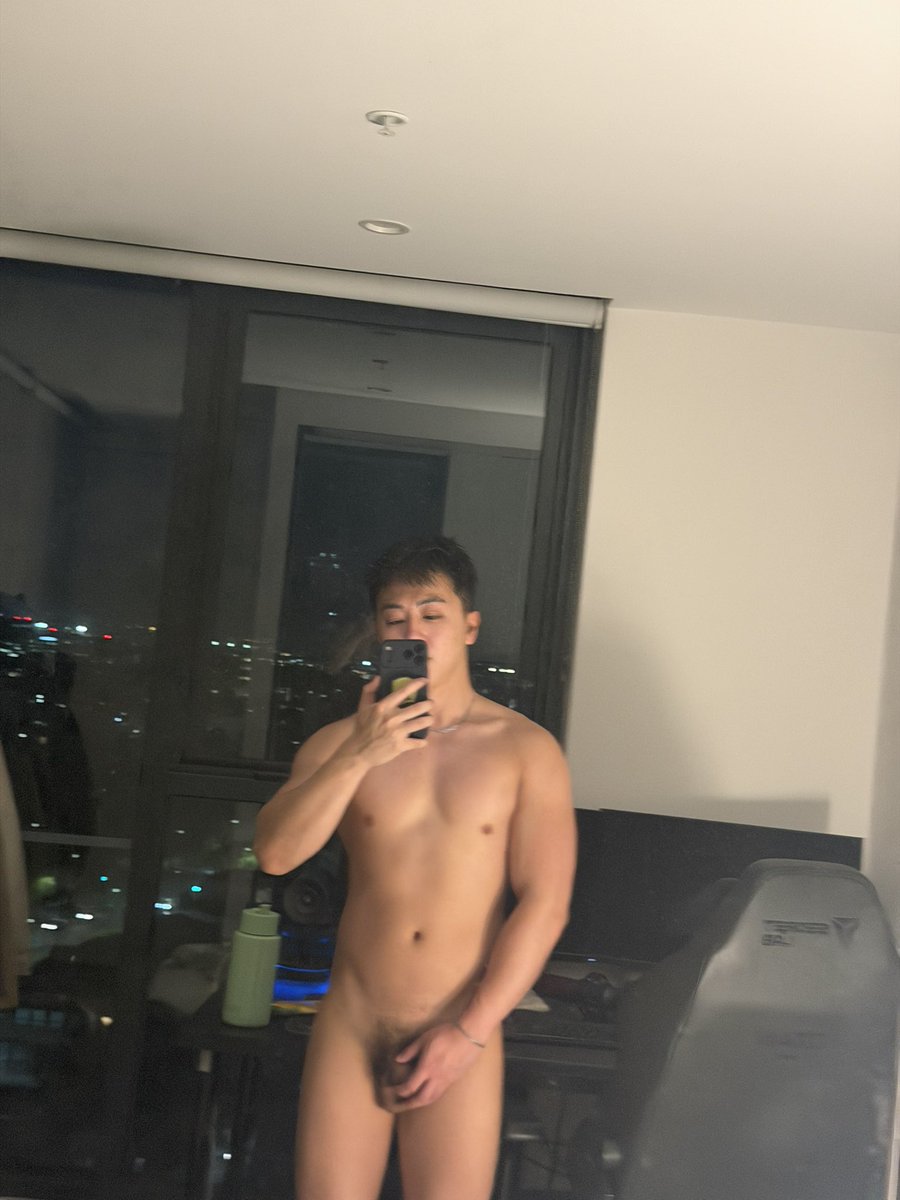 guilmonnnn's tweet photo. am feeling good about being back in the gymmmm 🙂‍↕️🙂‍↕️ https://t.co/j2tJGNZyun