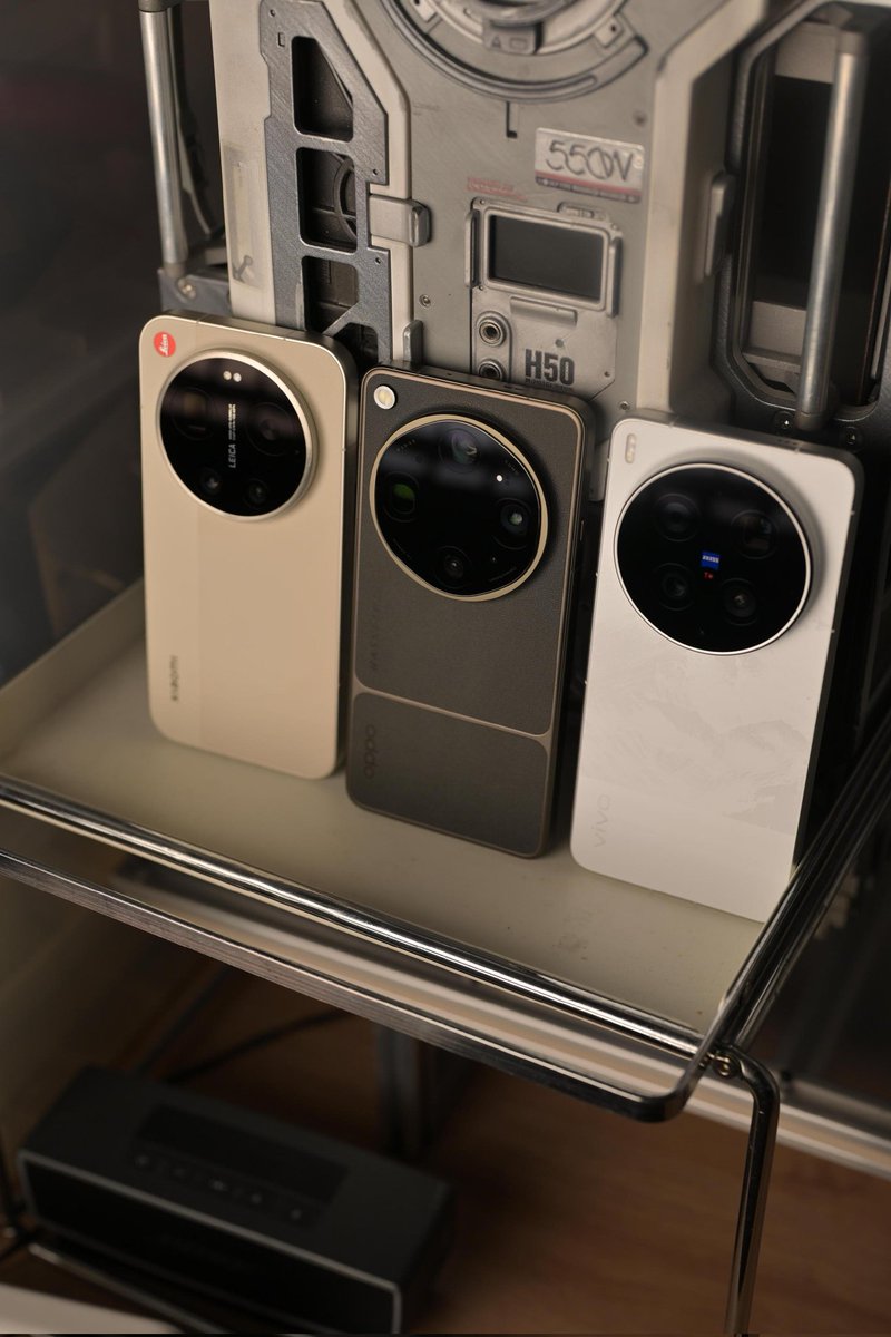 ayansonunigam's tweet image. #OPPO #vivo #Xiaomi

✅ Appearance : OPPO &amp;gt; Xiaomi &amp;gt; vivo
✅ System : OPPO &amp;gt; Xiaomi &amp;gt; vivo
✅ Photography : vivo &amp;gt; OPPO &amp;gt; Xiaomi
✅ Video : vivo = OPPO &amp;gt; Xiaomi

                            👇🤩👇
           What's your preference ❓