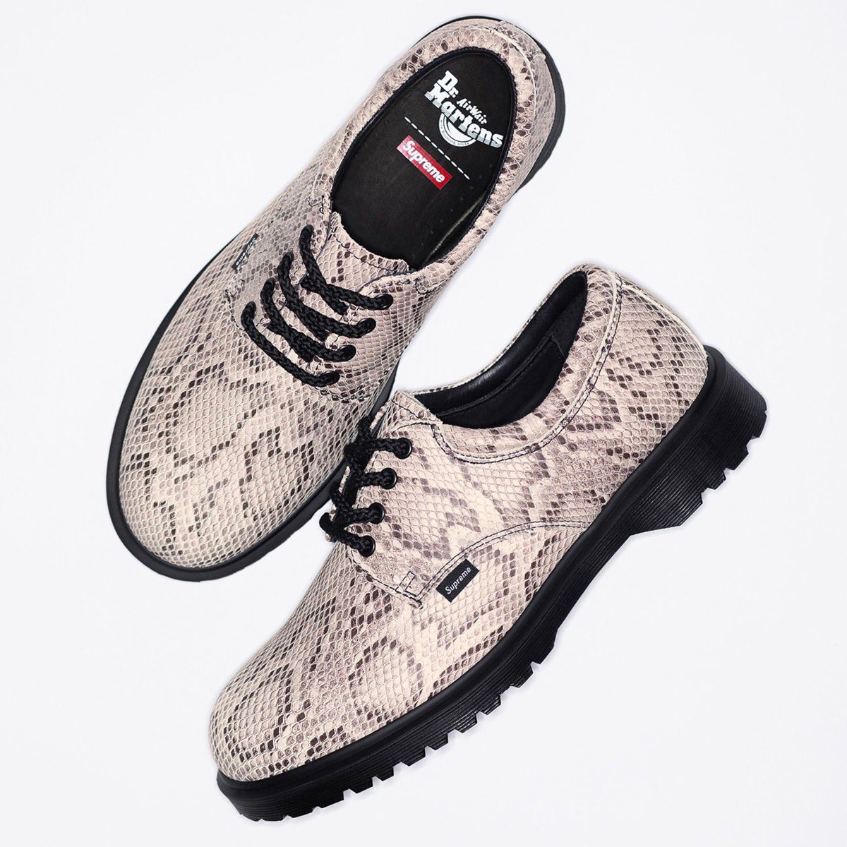 Supreme x Dr. Martens® 26SS Week10 が国内5月2日（土）より発売と