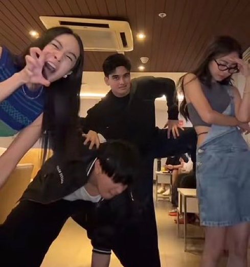 _yunnbi's tweet photo. manifesting another chaotic tiktok with A-Team hahahaha
CAPRICE BOOKED AND BUSY
#CapCapWithATeam https://t.co/w8nfAqMlNY