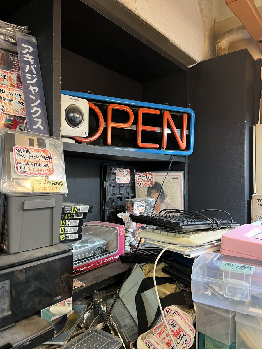 akibajunks tweet media