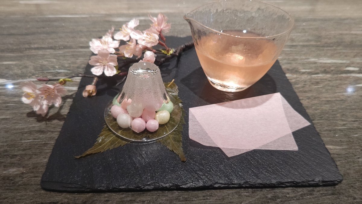 sansenhk's tweet photo. インスピレーション、はるかぜモヒート、咲来、琵琶吟醸
インスピレーションはANAのコーポレートカラーだよね https://t.co/sxaA7xZXWa