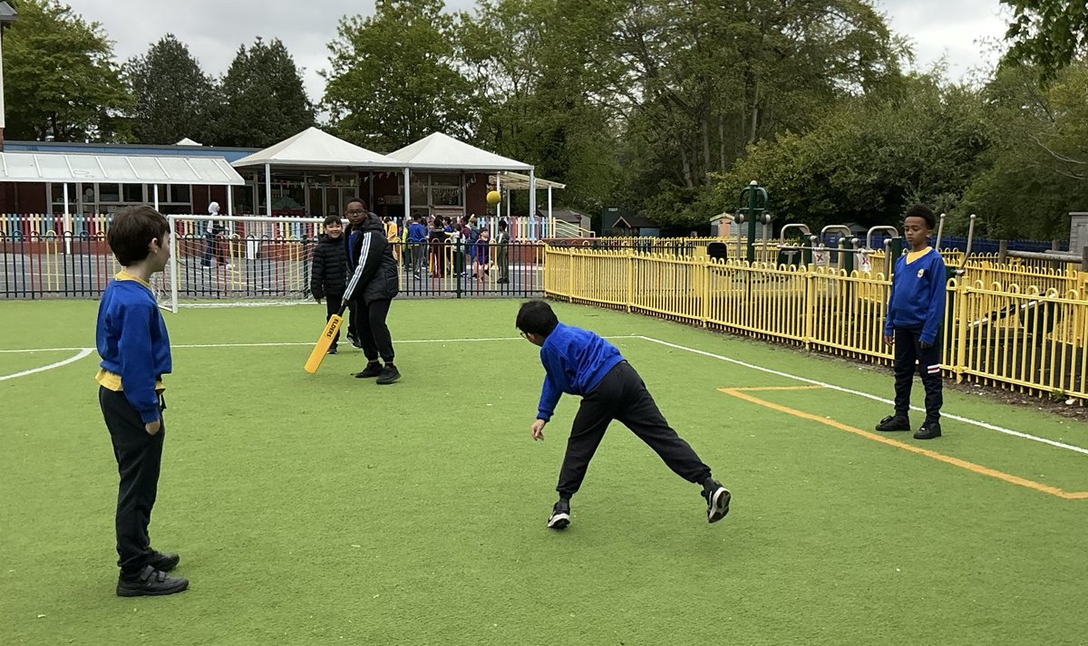 StMaryB17's tweet image. #Y5 were focusing on their throwing and batting skills in #pe