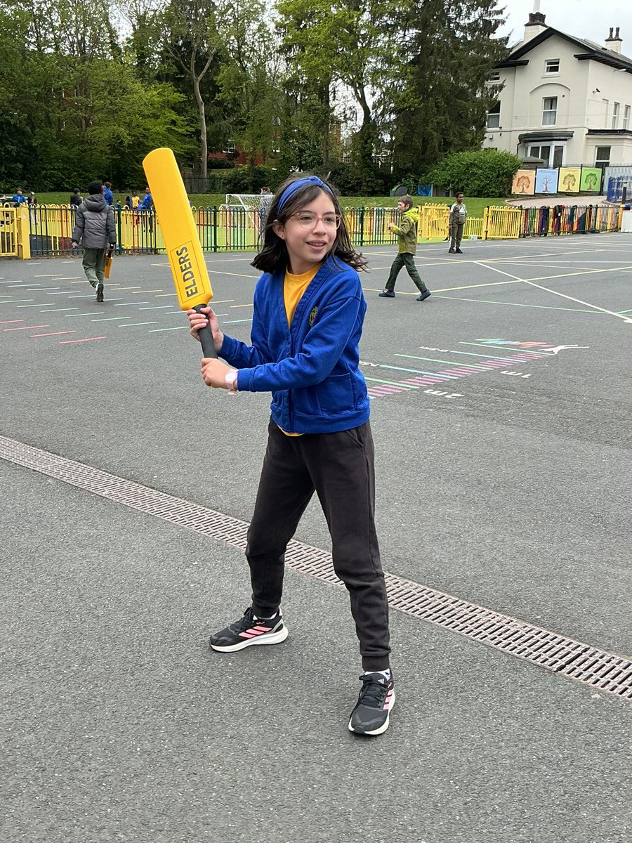 StMaryB17's tweet image. #Y5 were focusing on their throwing and batting skills in #pe