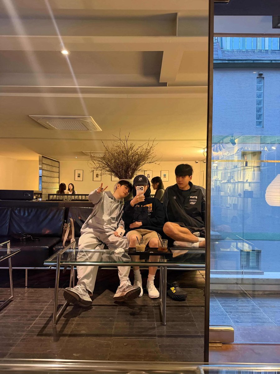 ayi ୨୧ tweet media