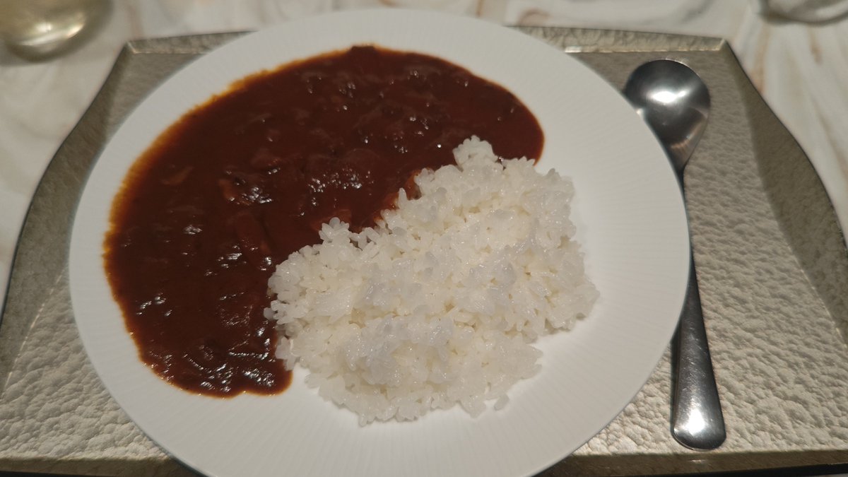 sansenhk's tweet photo. 煮込み風ハンバーグとフォアグラ、ムール貝の白ワイン蒸し、熊本県産はちべえトマトを使ったハッシュドビーフ
ハヤシライスが非常に美味しかった https://t.co/VJZbsu4YFn
