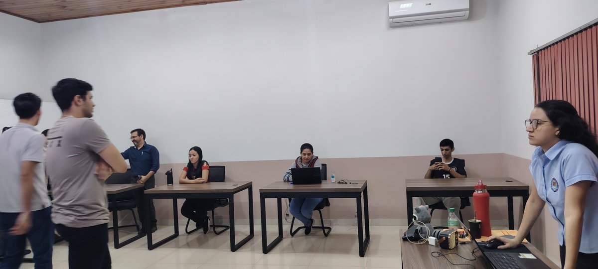proyectoATY's tweet photo. Hemos recibido en el laboratorio de ciencia de #datos de la FCEA de @UncConcepcion la visita de los estudiantes del último año de Ingeniería en Informática Empresarial con su docente, el Prof. Mg. Federico Beck. ¡Gracias! #proyectoaty #aty https://t.co/jm6gQfF9cF