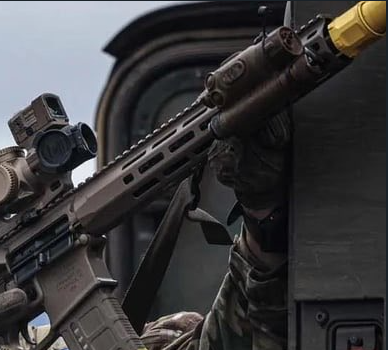 naniwa_airsoft's tweet photo. マイナーなレーザーデバイスを製作中です。
形状と大きさの確認中。 https://t.co/cLemSKCEuc