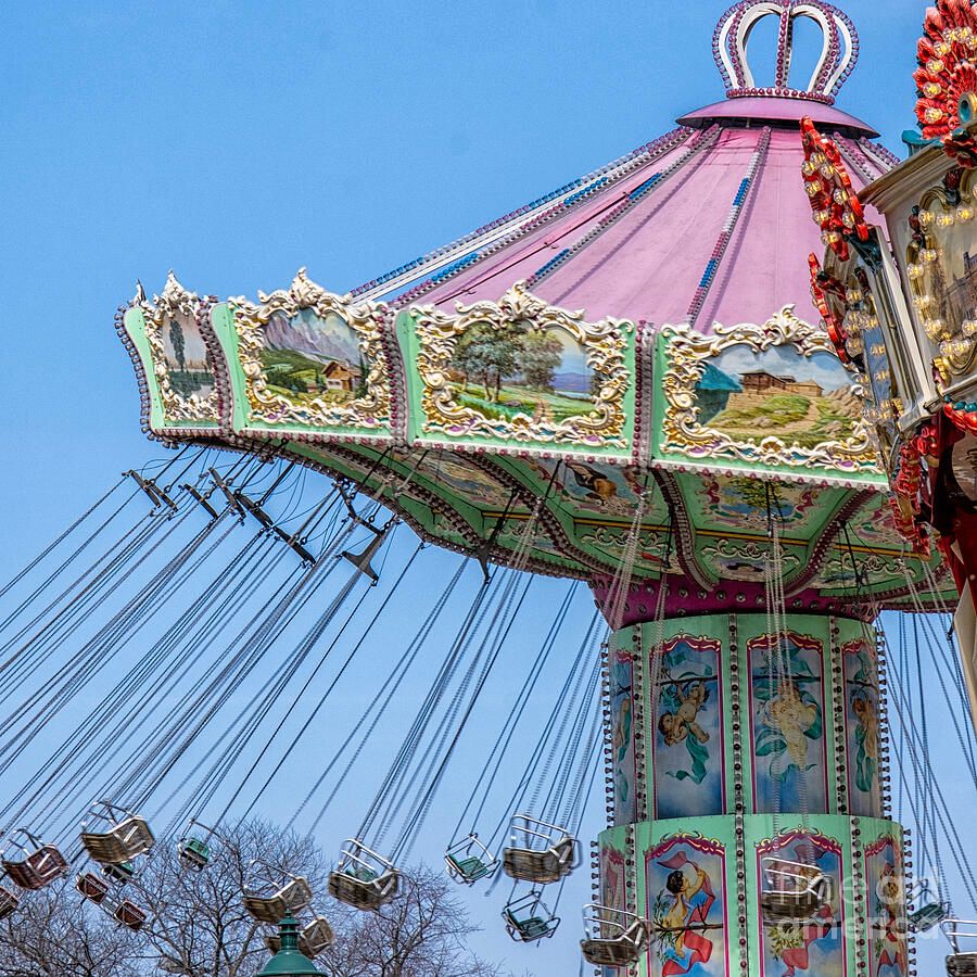 PatriciaPhotos's tweet photo. Chairoplane Prater Vienna https://t.co/KlIUNqJ952  #finearts #WallArt #homedecor #art #artgallery #artprints #giftideas #AYearForArt #LoveArt  #WALLARTFORSALE #photography #chairoplane #carrousel #vienna #prater #fun https://t.co/LspcPbxPNI