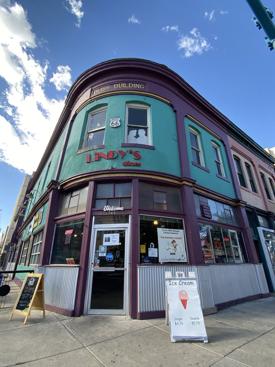 suenosdeuomi's tweet image. My image from my last visit to Albuquerque, an interesting façade. 100 year old structures are considered old here. #NewMexico