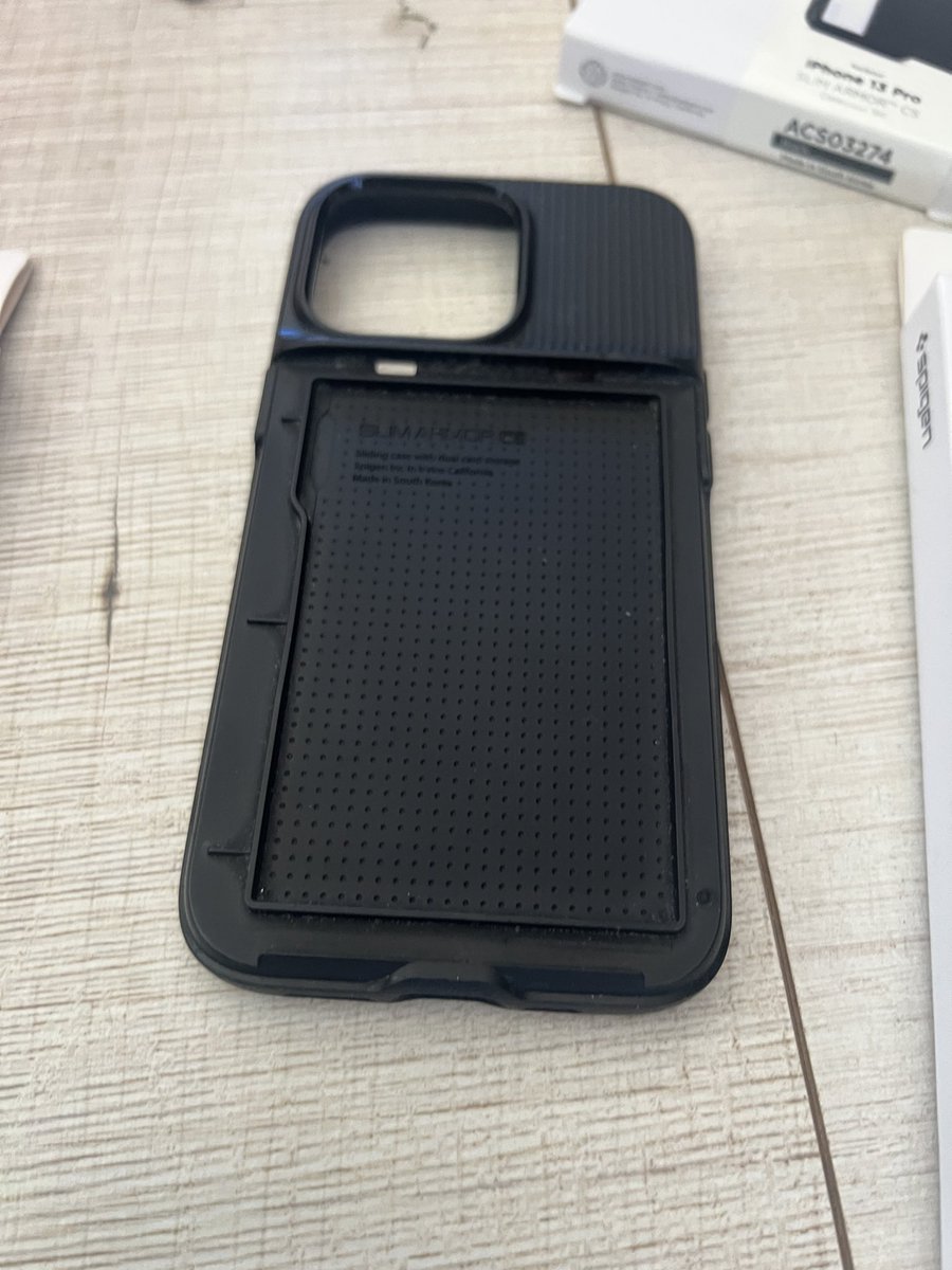 cdrk22's tweet photo. @SpigenSupport 

Hello, I’ve always with All my iPhones used Spigen glass and Spigen cases. The backside of my Slim Armor CS for my 13 pro broke and I can not for the life of me find another one to buy in the Netherlands. Is there please another way? https://t.co/fouHlhjENE