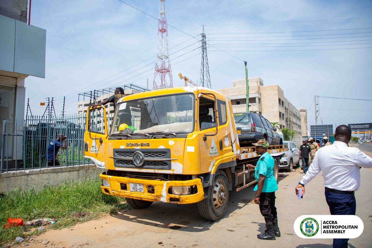AccraMetropolis's tweet photo. AMA clears unauthorised mechanic activities, abandoned vehicles at Obetsebi Lamptey Interchange

https://t.co/b232zrPZji https://t.co/sbb9yaXDvN