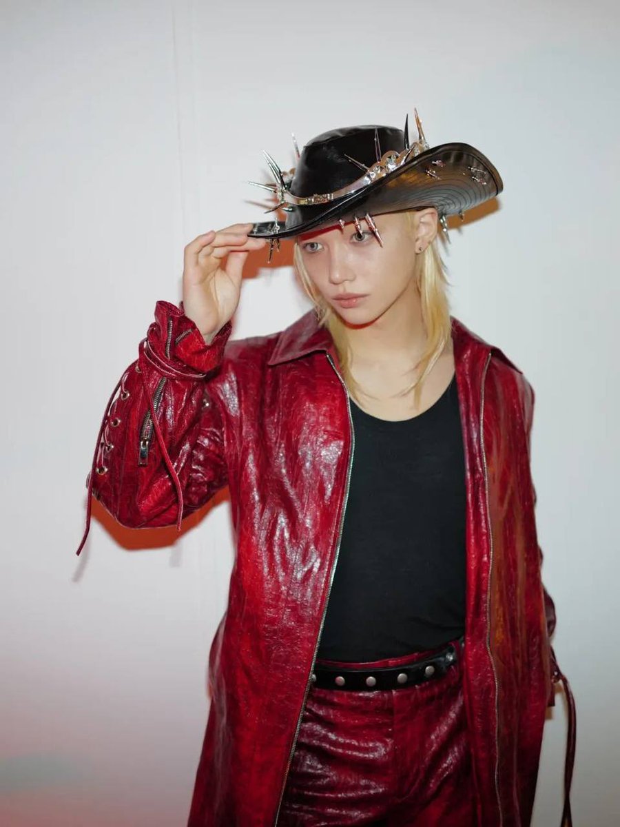 dianiiena's tweet image. #펠릭스 #Felix #instagram #stay #Skz #Stray_Kids wowwww his hat is amazing