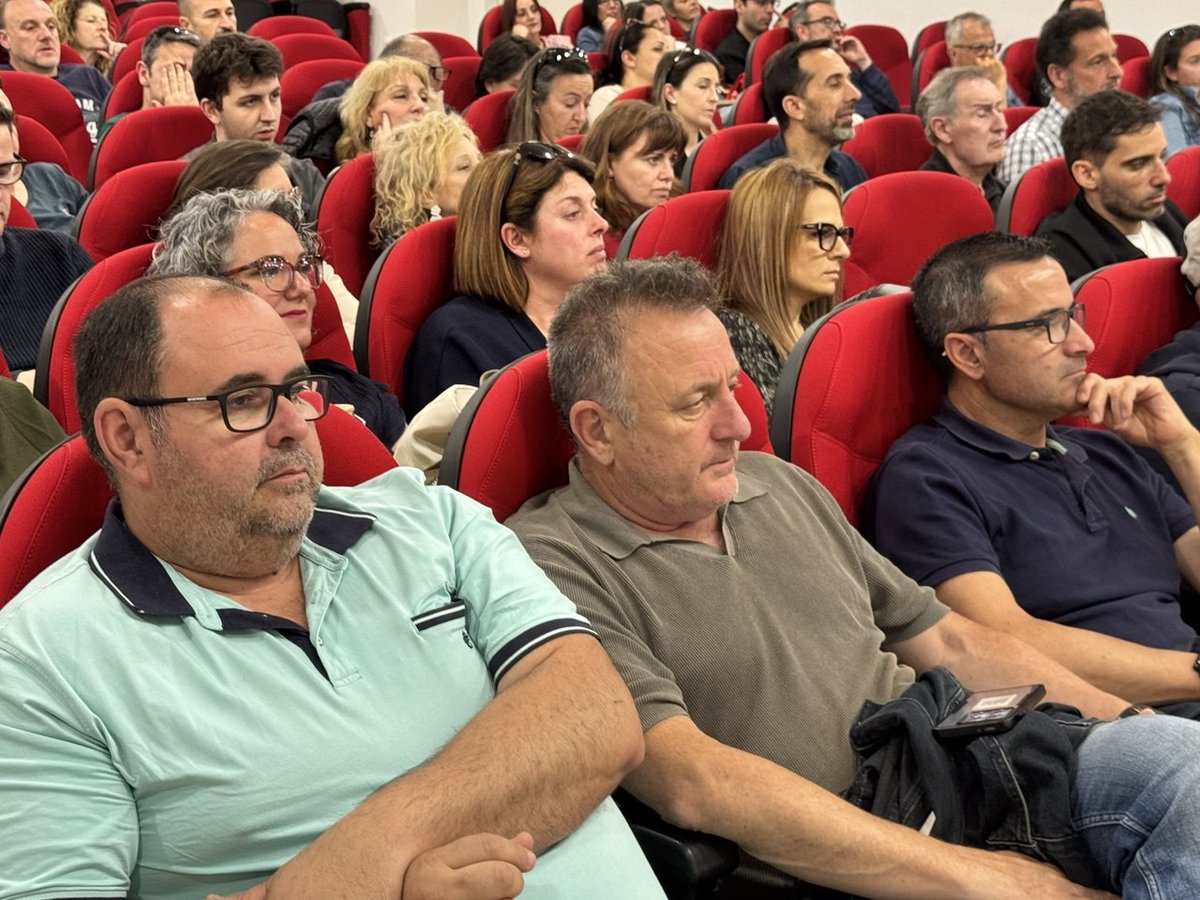ccoopv's tweet photo. @fscccoopv @FSCdeCCOO @pilar_ccoo @MANUELM02824267 💰 "Rècord de beneficis empresarials mentre es fan un muntó d'hores extra no pagades. És un frau que impedeix crear ocupació digna a temps complet al País Valencià. És hora de repartir la riquesa" @AnaGarciaCCOOPV
✊ #1M2026 https://t.co/llKinI18jn