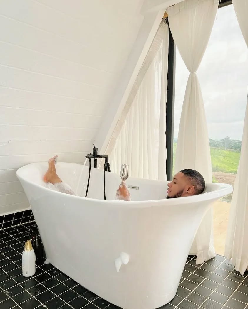 onedancesafaris's tweet image. Welcome to Siri Nairobi, nestled in the heart of lush green tea farms of Tigoni, Limuru. It offers a serene, calm, luxurious escape ideal for nature lovers, couples and groups seeking a private getaway close to Nairobi.

#sirinairobi #luxuryescape #Glamping #luxurytravel