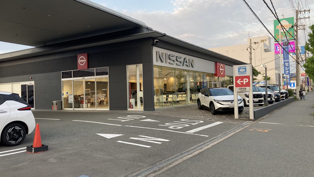 atJ4xOid7j75026's tweet image. 点検完了AURANISMO引取りに
夕方の日産名神豊中店へ
お店の方の情報によると今年NISMO Zのミッションが出るらしい(もう知ってるかも💦) AURANISMO RSも聞いてみたけどまだ未定との事  600万位かな？
#NISSAN #NISMO