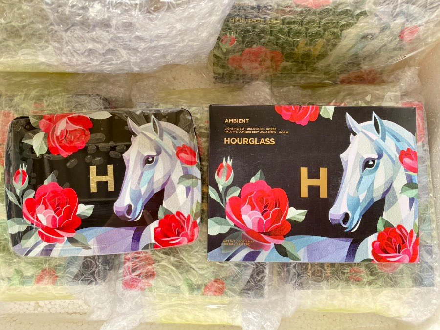 numjshop's tweet image. ✨🩷พร้อมส่ง Hourglass Holiday 2025 Ambient Lighting Edit Palette

No. Horse / Swan
🛒 3,500.-

#hourglass #นัมสต็อค