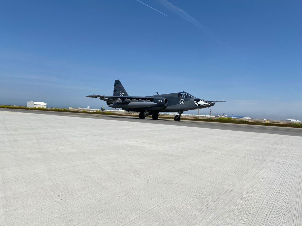 tcsavunma's tweet image. 🇹🇷✈️🇦🇿

🗓️27 Nisan–2 Mayıs 2026

Tek millet, iki devlet, tek yürek. 💪

TURAZ Kartalı Tatbikatı, Hava Kuvvetleri Komutanlığımıza bağlı 191’inci Jet Filo Komutanlığı unsuru 3 adet F-16 uçağı ve 79 personelin katılımıyla Azerbaycan Nasosnaya Meydanı’nda icra ediliyor.