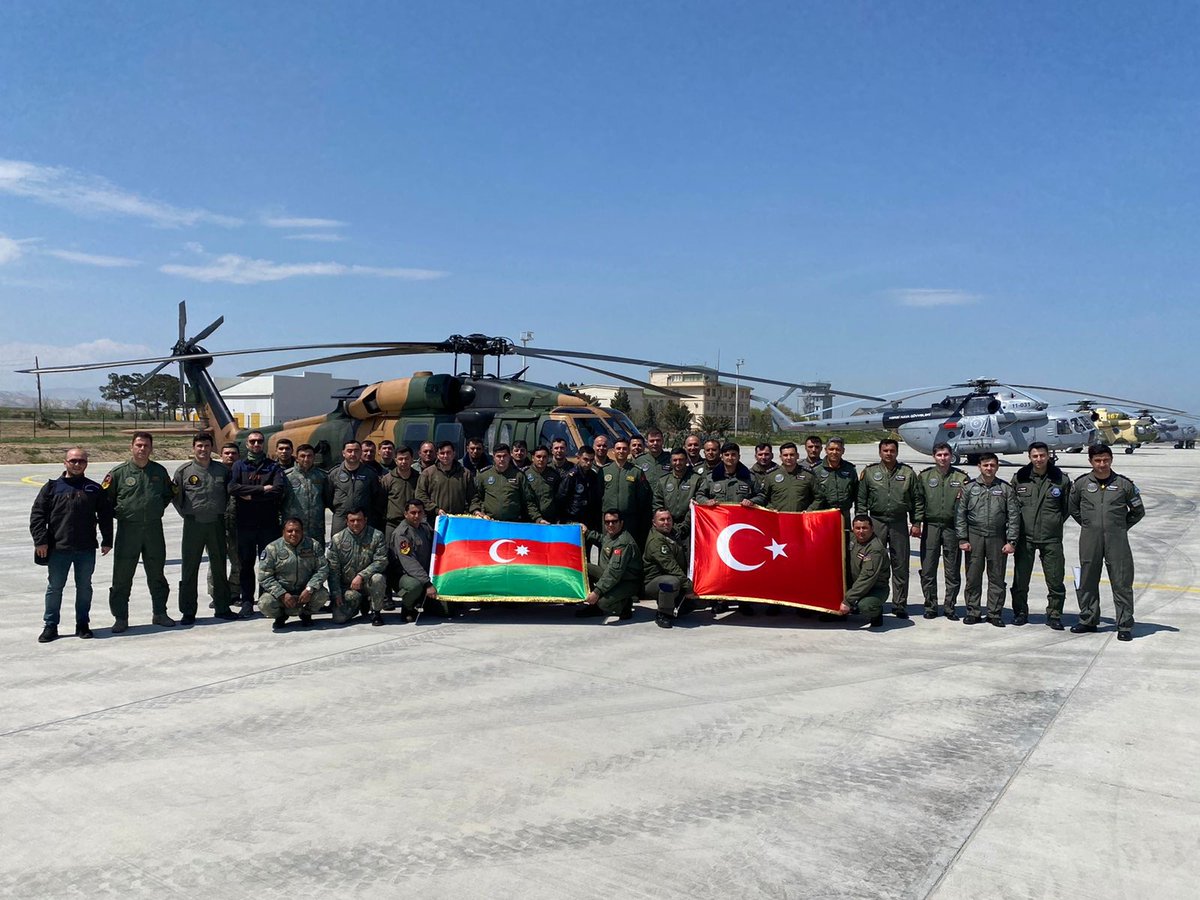 tcsavunma's tweet image. 🇹🇷✈️🇦🇿

🗓️27 Nisan–2 Mayıs 2026

Tek millet, iki devlet, tek yürek. 💪

TURAZ Kartalı Tatbikatı, Hava Kuvvetleri Komutanlığımıza bağlı 191’inci Jet Filo Komutanlığı unsuru 3 adet F-16 uçağı ve 79 personelin katılımıyla Azerbaycan Nasosnaya Meydanı’nda icra ediliyor.