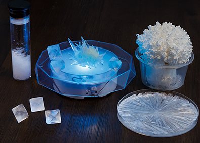 学研の科学 最新刊は「きらめく宝石結晶」 5種類の薬品と実験器具つき