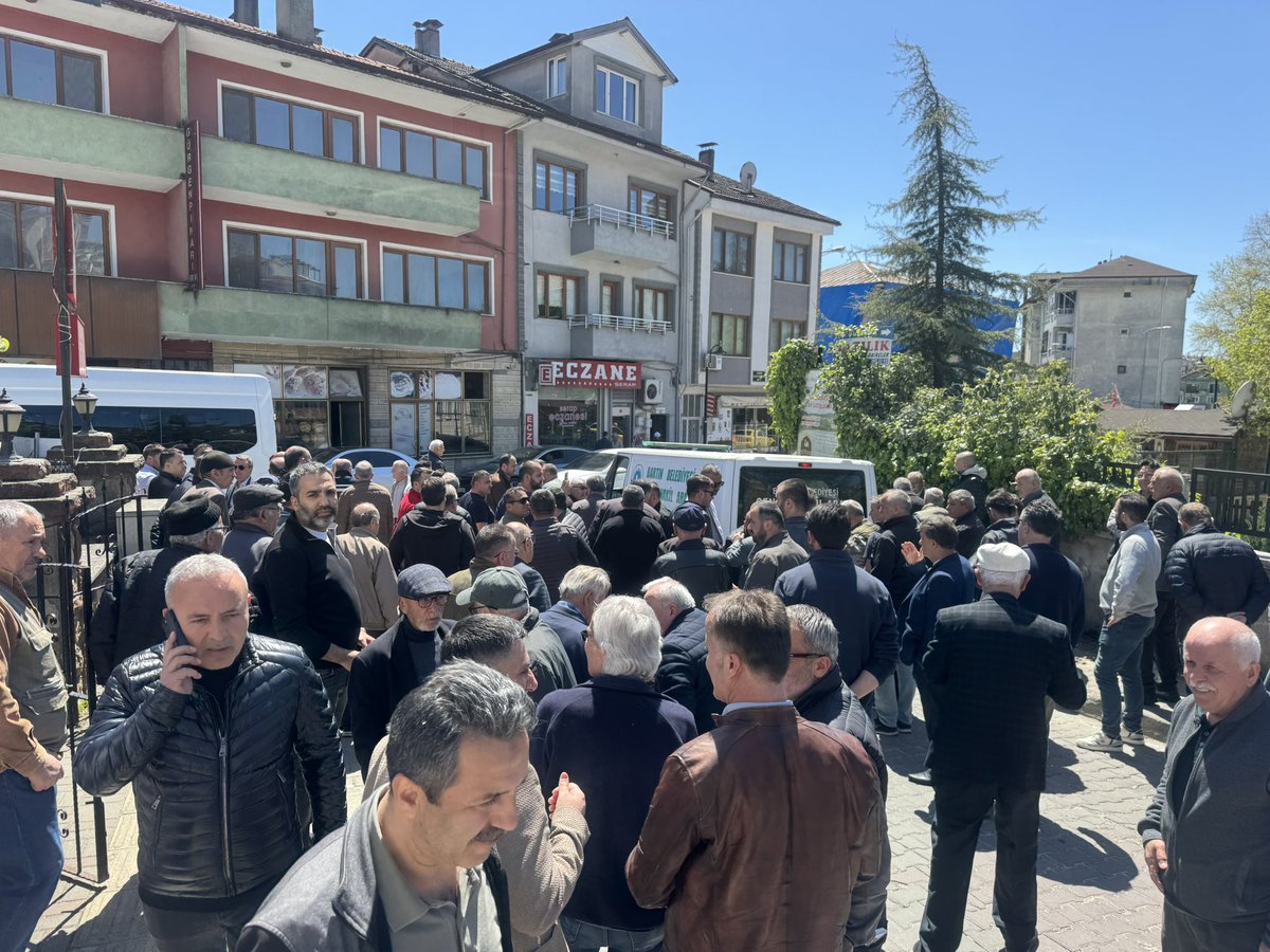 HalilAltincubuk's tweet photo. Bartın Devlet Hastanesinde görevli çok değerli kardeşimiz Seda Çoban’ın kıymetli dayısı Hayrettin Çoban’ı son yolculuğa uğurlamak için orduyeri camiindeki cenaze namazına katılım sağladık.

Allah’tan rahmet sevenlerine ve yakınlarına başsağlığı dileriz.🤲🏽 https://t.co/vVYRk9eJzK