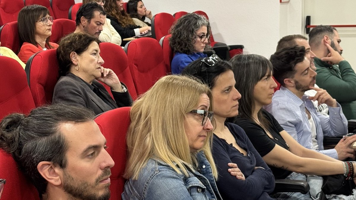 ccoopv's tweet photo. @fscccoopv @FSCdeCCOO @pilar_ccoo @MANUELM02824267 @AnaGarciaCCOOPV Els drets no cauen del cel. Els augments salarials, les reduccions de jornada, els permisos retribuïts s'aconsegueixen negociant i pressionant. 

📢 Aquest #1M2026 ens veiem als carrers! A les 11 h manifestacions a València, Alacant, Elx, Alcoi i Castelló. https://t.co/8Axa1hSii2