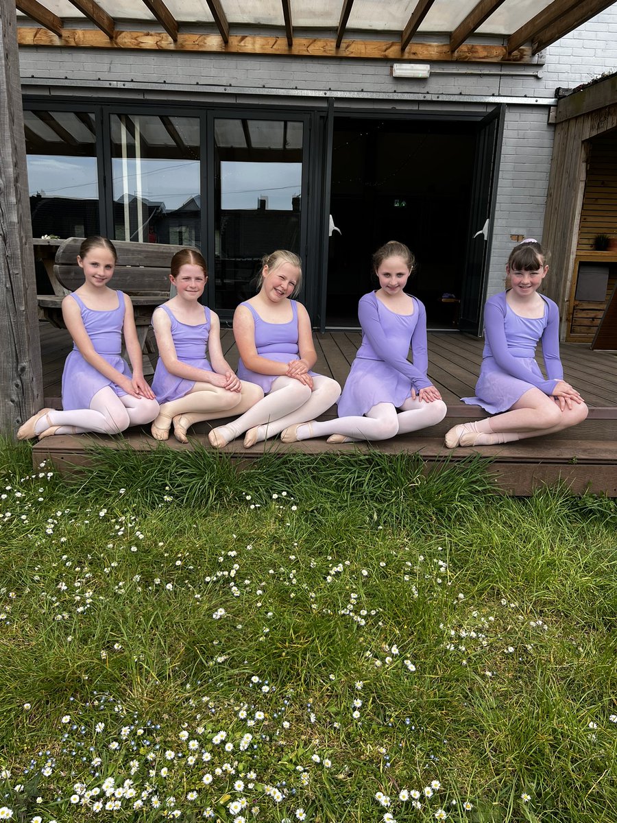 antheaking2's tweet photo. On #tutuTuesday we celebrate our Ballet exam students .🩰

Sunday afternoons  are a vibrant mix of focus and creativity. As students prepare for their ballet exams, each movement becomes a step toward personal growth, with dedicated practice, refining technique and artistry 🩰 https://t.co/hgDxVLh82Y