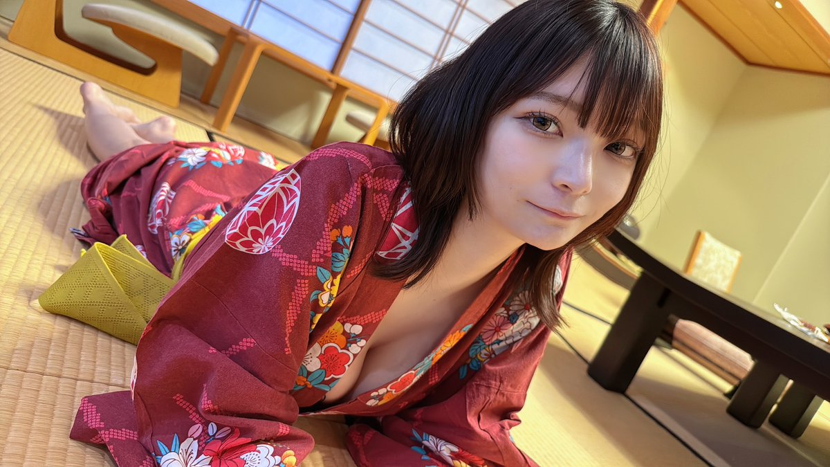 こんなに無防備で江っ戸いグラドルと2人っきりでチョメチョメしようと思わない男なんていないよね？？？ https://t.co/HycjzZ9ZSo