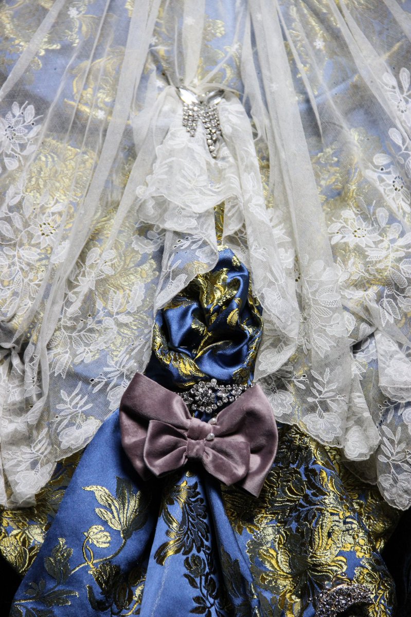 🔷{EL MANTO QUE COBIJA AL PALO}🔷

Así se presenta, dispuesto el manto que lucirá Nuestra Excelsa Patrona y Protectora, la Santísima Virgen del Rosario, el próximo domingo 3 de Mayo.
⬇️