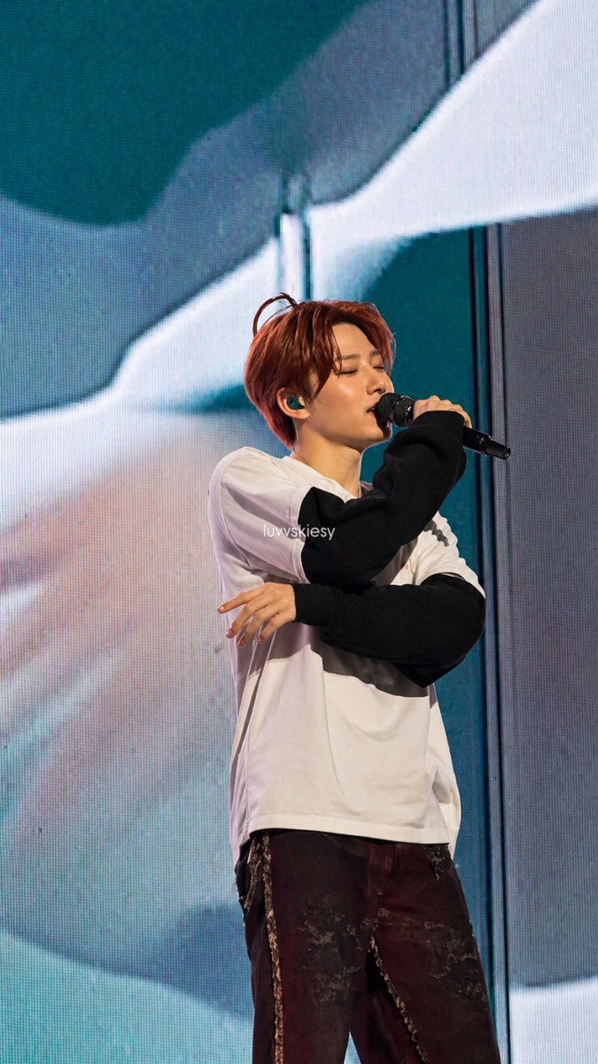 when he noticed my banner “JUNKYU, HUG ME PLZ”— damn his eyes and hug felt so genuine and deep [ i felt touched ] 😔😭🫶🏻 

JUNKYU, I LOVE U SO MUCH❤️

#JUNKYU #준규 #TREASURE #PULSE_ON_IN_JAKARTA