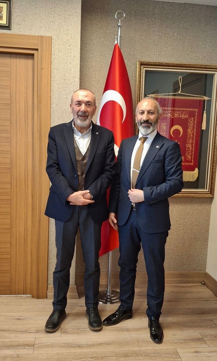 vankuresunniler's tweet photo. Ak Parti İstanbul Milletvekili Şamil AYRIM  Dernek başkanımız Bİlal YÜCEBAŞ'ı makamınlarında misafir ettiler.
Bizler Ve Ailemize olan ilgi alaka, samimi duruşlarından dolayı ailemiz ve milletimiz adına şükranlarımızı sunuyoruz. https://t.co/teHnmpYkc7