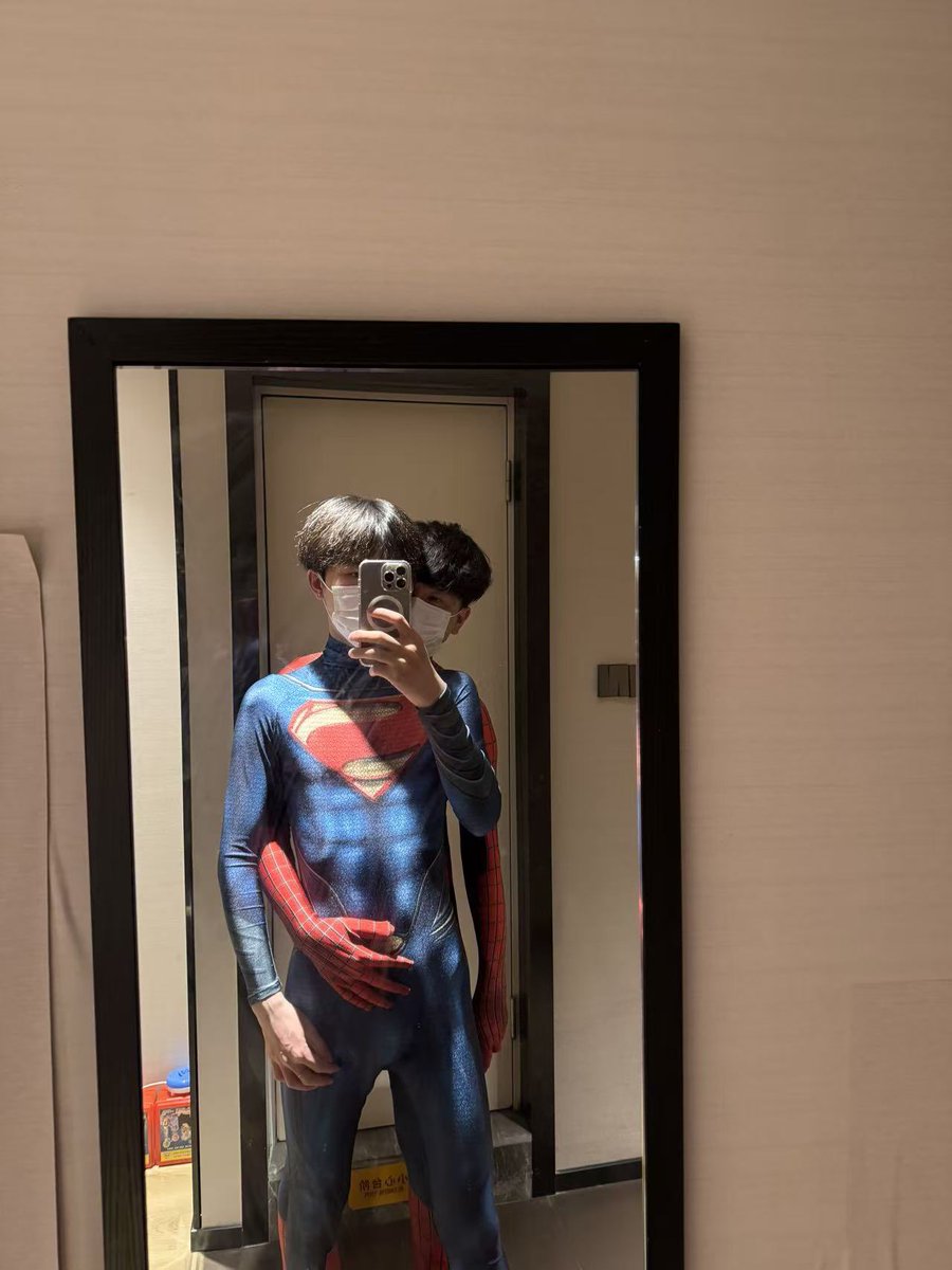 lc76132h's tweet photo. 照照镜子😎  #超人 #蜘蛛侠 https://t.co/EJM7rxMFJU