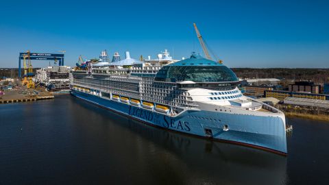 karun_f7's tweet image. Turku shipyard! #MeyerTurku #RoyalCaribbean #IconClass #Shipbuilding