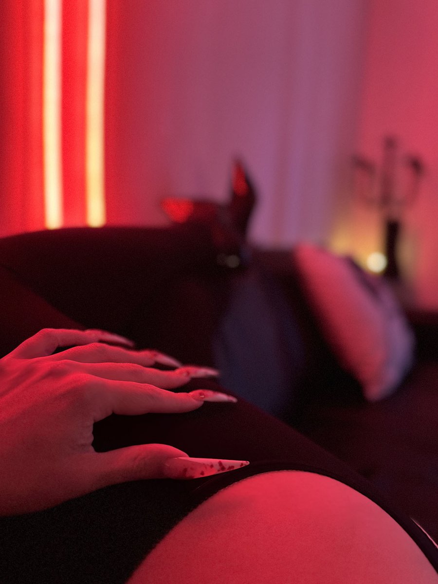 Mistress Lucilla tweet media