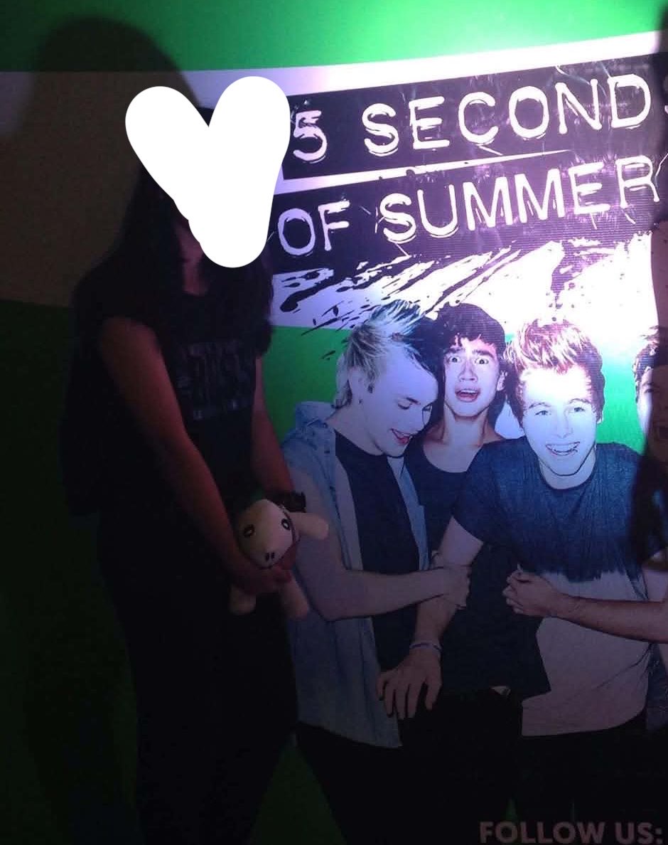 malumfools's tweet photo. @Michael5SOS BROOOO SEE U!!!!! IM BRINGING MY KETCHUP PLUSHIE https://t.co/nbBpdIPOT9
